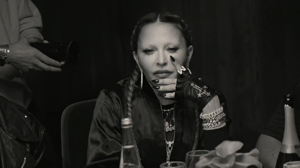 Madonna, la terapie intensivă. Cântăreața a fost găsită în stare de inconștiență. Fiul ei se afla la București FOTO