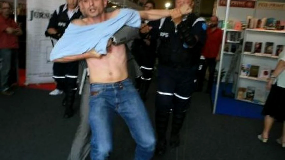 Lansare de carte cu huiduieli pentru Ion Iliescu jpeg