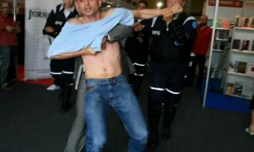 Lansare de carte cu huiduieli pentru Ion Iliescu jpeg