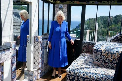 Regina Camilla la Hauteville House, casa lui Victor Hugo din Guernsey. FOTO: Casa Regală