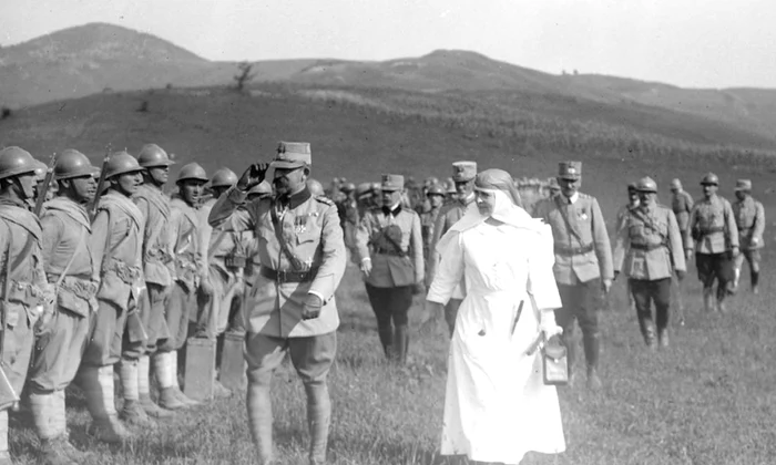 Familia regală a României pe frontul Marelui Război (1916 – 1918) png