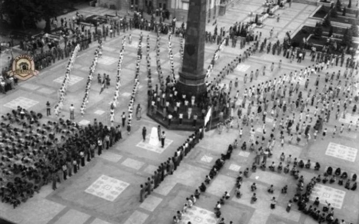 Ziua de 1 Mai se sărbătorea în Piaţa Unirii cu fast FOTO: focsaniulvechi.ro