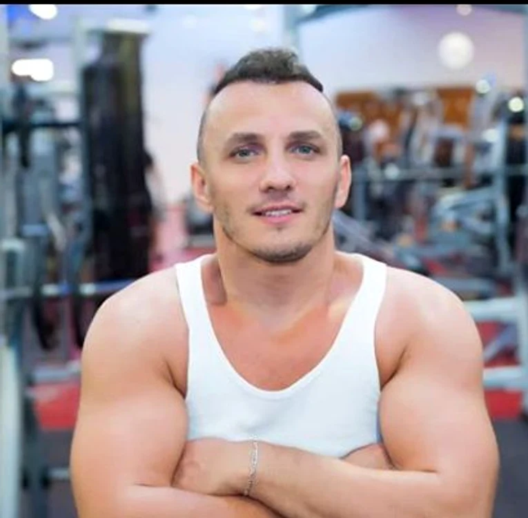 
    Mihai Trăstariu s-a pus pe slăbit și tras de fiare ca să arate bine pe scenăFoto: Instagram  