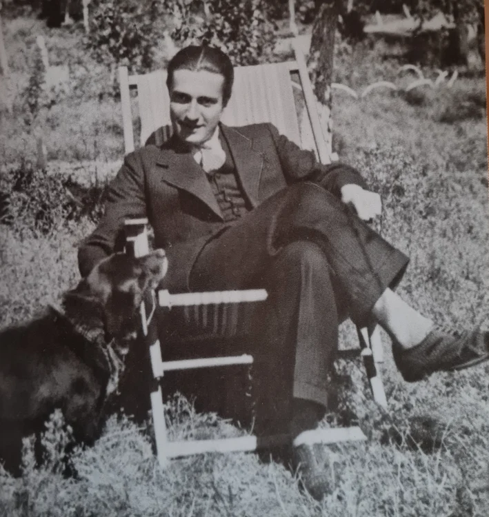 Lipatti, alături de câinele său teckel. FOTO: volumul „Dinu Lipatti: născut pentru a fi nemuritor“