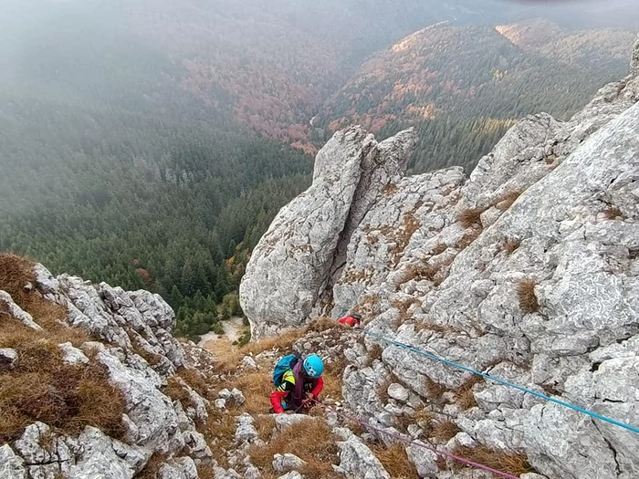 Turiștii au ajuns într-o zonă foarte periculoasă. FOTO Salvamont Argeș