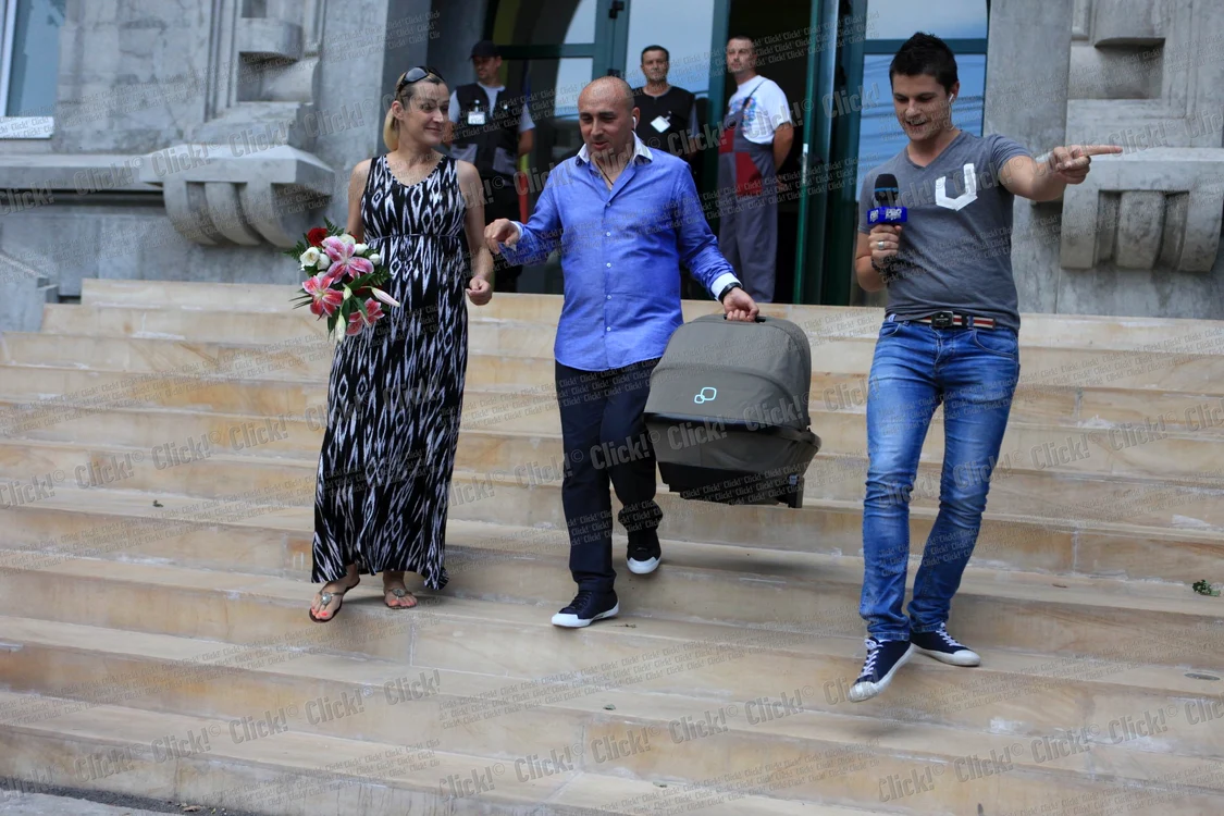 Marcel Pavel şi-a scos fetiţa din maternitate (foto: Roberto Sălceanu)