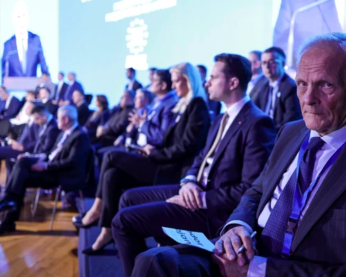 Consiliul Național al PNL pentru validarea lui Crin Antonescu în rolul de candidat al alianței PSD-PNL-UDMR-Minorități la alegerile prezidențiale din mai 2025, desfășurat la Palatul Parlamentului, în București. FOTO Inquam Photos / Octav Ganea