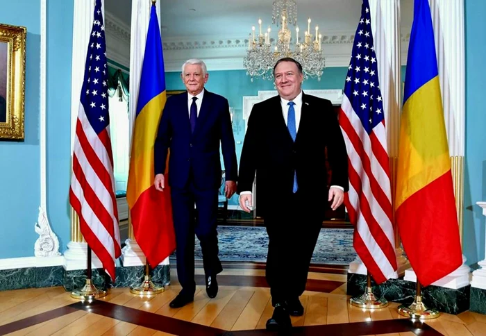 Teodor Meleşcanu şi Mike Pompeo. FOTO U.S. Embassy Bucharest