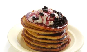 tort de clatite cu afine 580x400 jpeg