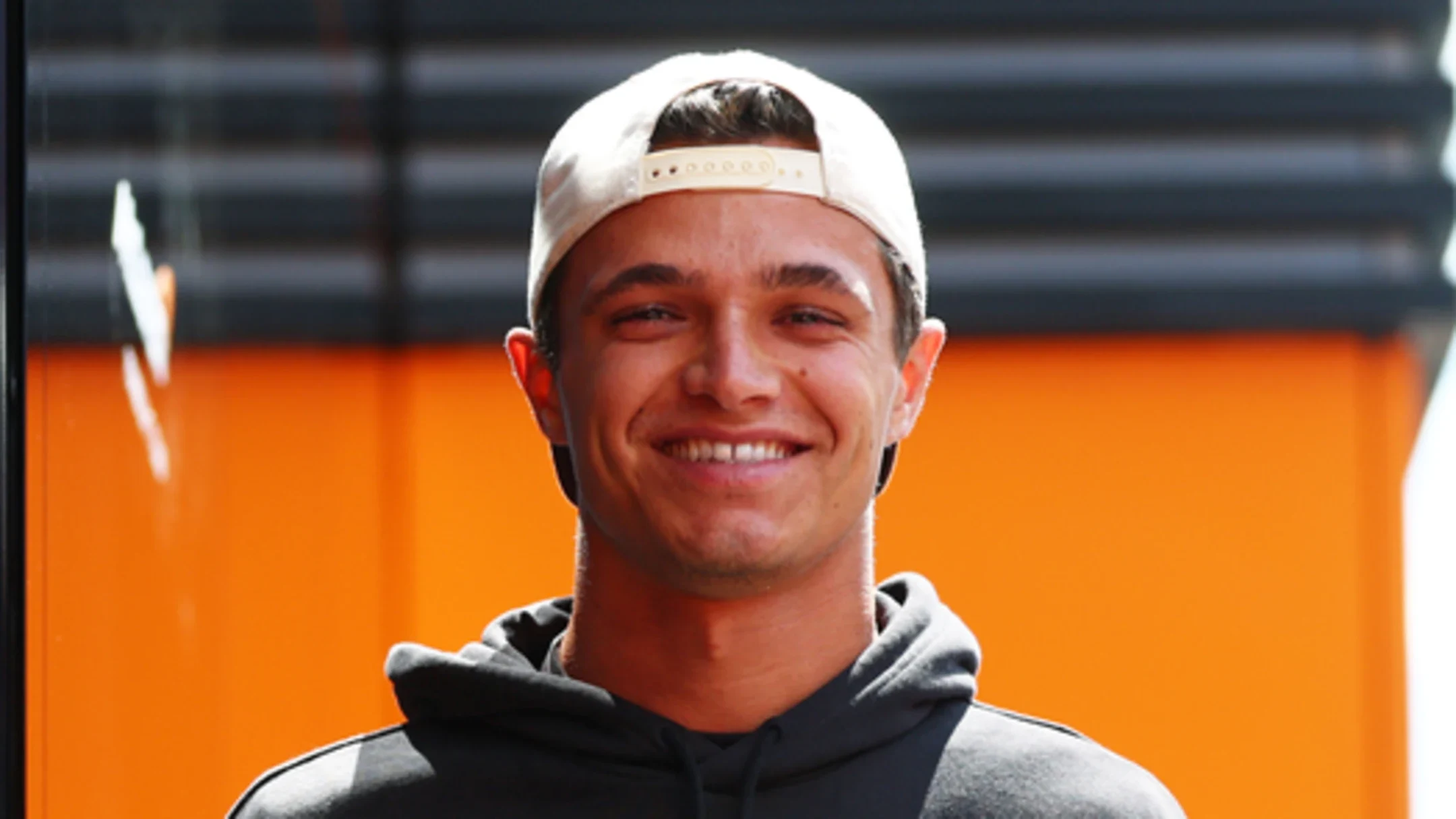 Norris câștigă Marele Premiu al Braziliei și se apropie de titlul mondial. Verstappen, revenire spectaculoasă