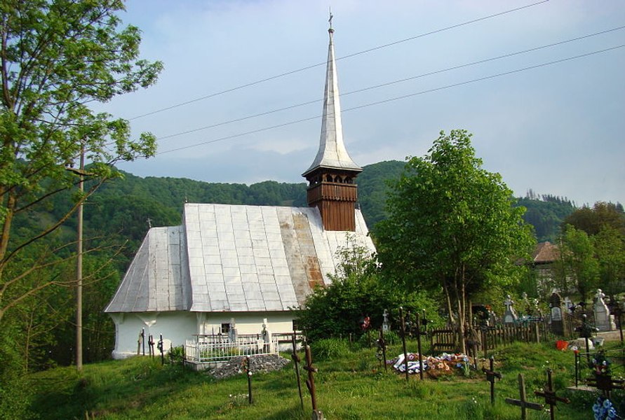 Biserică de lemn din Munții Apuseni, veche de peste 250 de ani, restaurată cu bani din timbrul monumentelor istorice