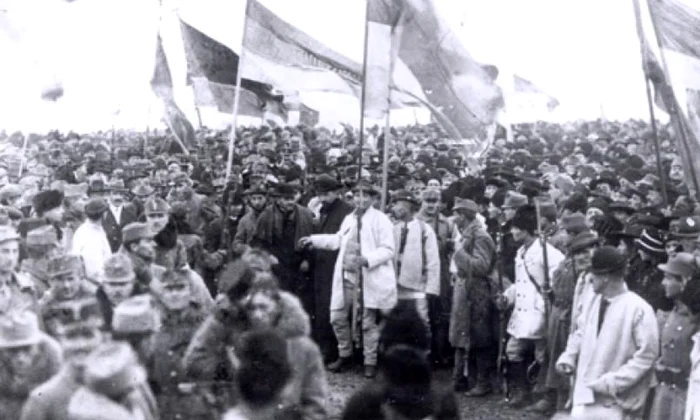 Povestea militarului care a ajuns întâmplător singurul fotograf al Marii Unirii jpeg