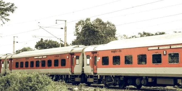 13 persoane au murit după ce au sărit dintr un tren din India Foto X jpg