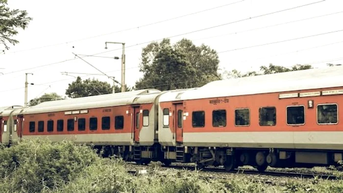 13 persoane au murit după ce au sărit dintr-un tren din India Foto: X