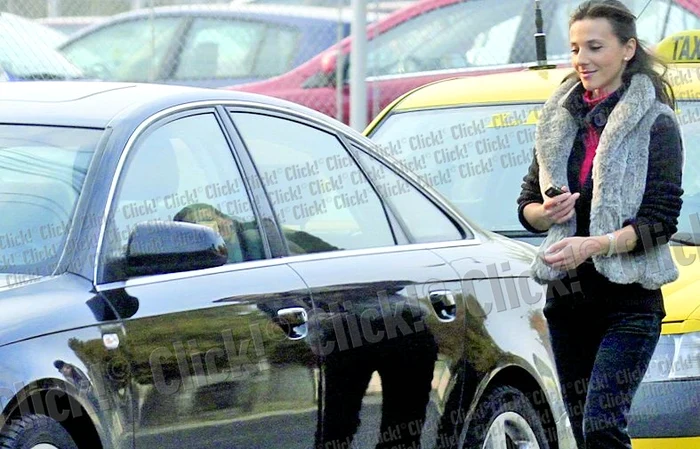 Fosta gimnastă conduce un Audi