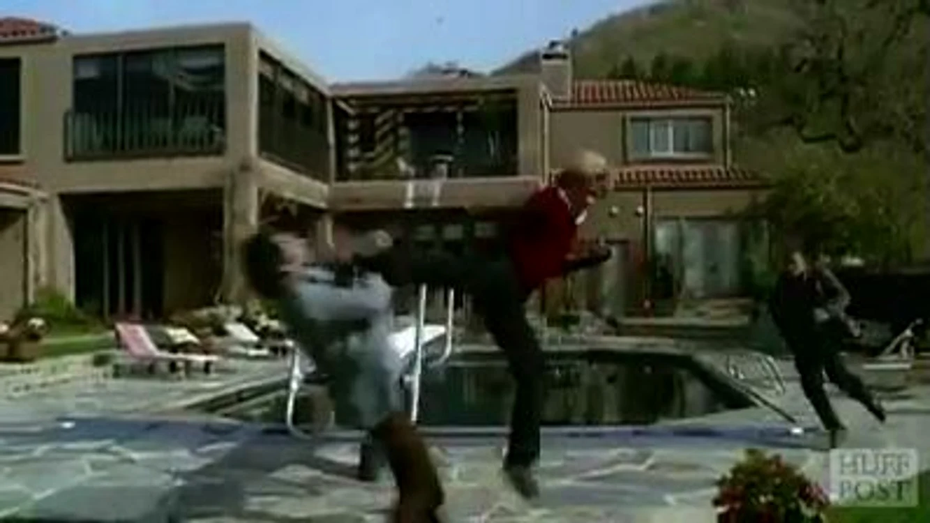 
    Chuck Norris loveşte orice!  