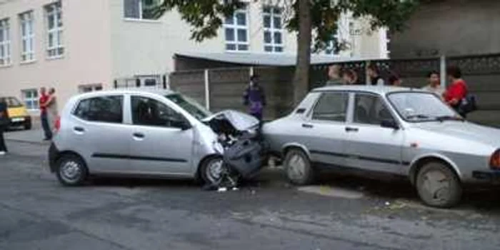 Alba Iulia: Accident în lanţ pe strada Vasile Goldiş (GALERIE FOTO)