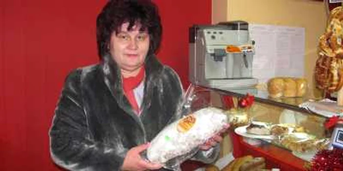 Murvai Ibolya (51 de ani) este o clientă mereu atentă la valabilitatea produselor.