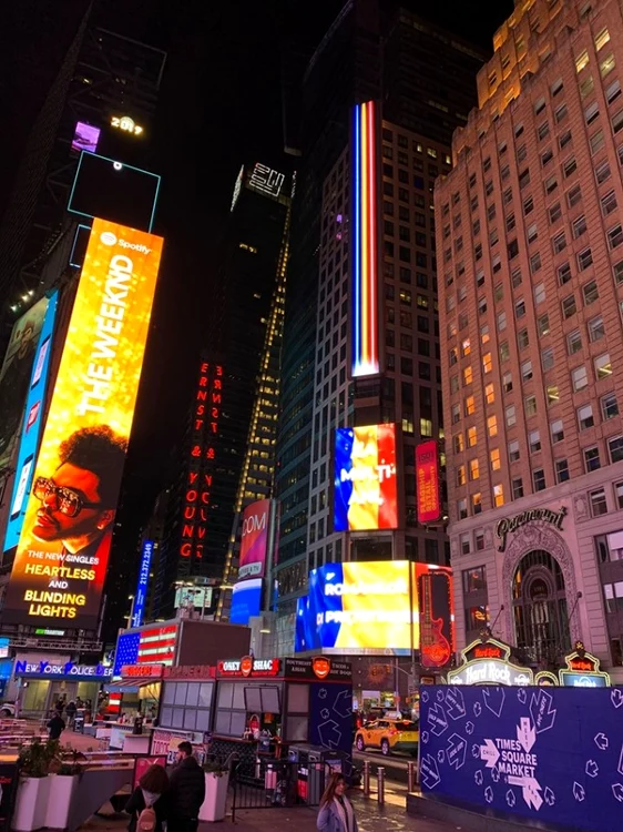 Urare de „la mulți ani” pentru românii de pretutindeni, în piașa Times Square din New York