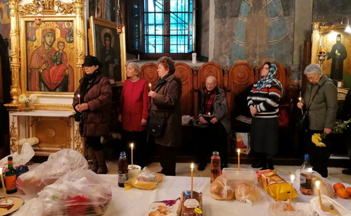 Regizorul Dan Puican (87 ani) și soția acestuia i-au făcut Stelei Popescu parastas sâmbătă și duminică, la Biserica de pe Strada Batiștei din București