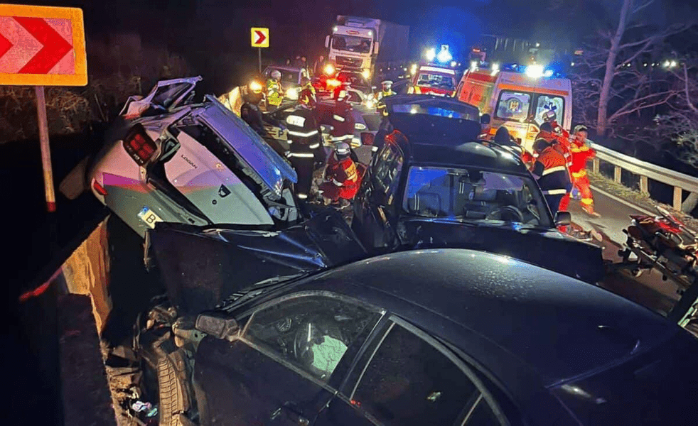 Carambol cu trei mașini pe DN1, la Hula Bradului. Cinci persoane au fost rănite, una a rămas încarcerată