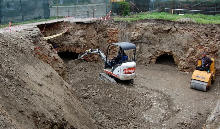 Tuneluri subterane descoperite în Focşani cu ocazia construirii unei locuinţe FOTO: Ştefan Borcea