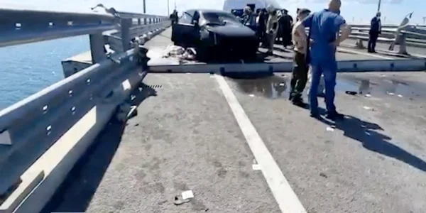 Două explozii s-au produs pe podul Crimeei FOTO EPA-EFE