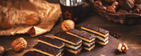 Prajitura cu nuci si ciocolata  Sursa foto shutterstock 1867028500 jpg