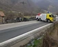 Imagini de la locul accidentului de pe Valea Oltului  - Vâlcea produs în urma coliziunii dintre două TIR-uri unul dintre ele fiind scos din şanţ Foto Adevărul