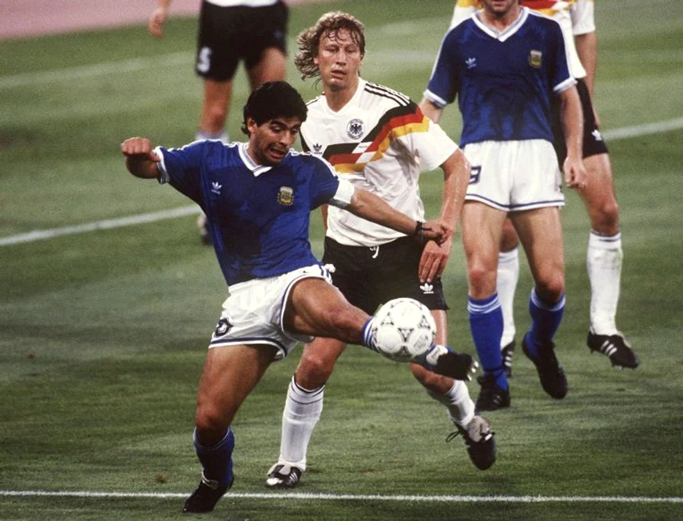 
    Maradona a dus echipa Argentinei in finala Campionatului Mondial în două ediții consecutiveFoto: Guliver/ GettyImages  
