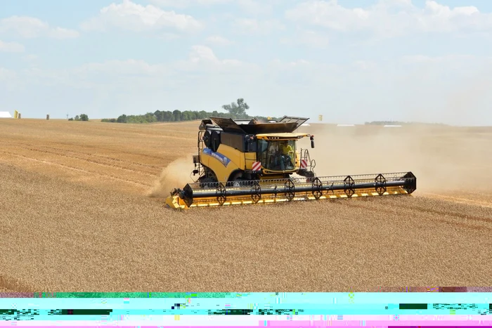 Cea mai mare combină din lume a fost cumpărată de un agricultor din Dolj Foto: masiniagricole.blogspot.com