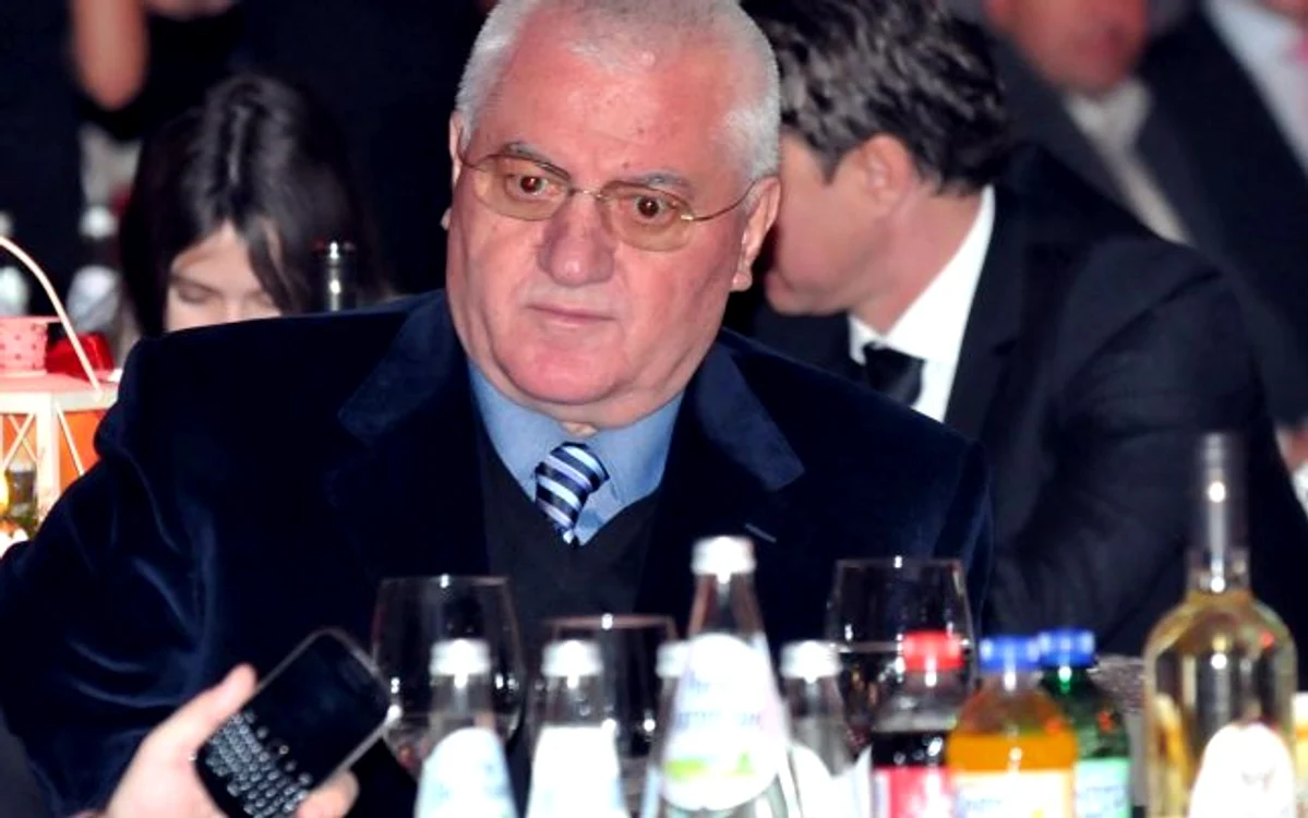 
    Dumitru Dragomir  