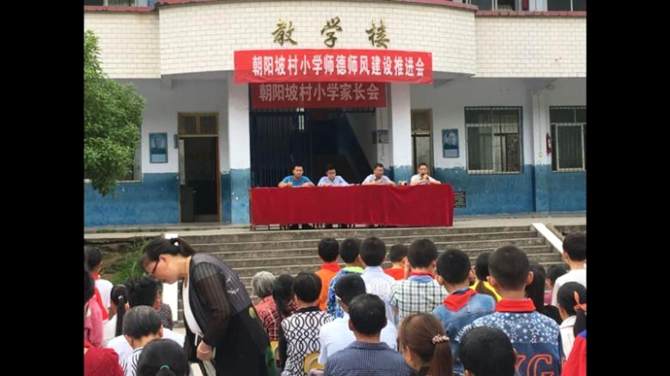 
    Opt copii au fost uciși la o școală din ChinaFoto News.ro  