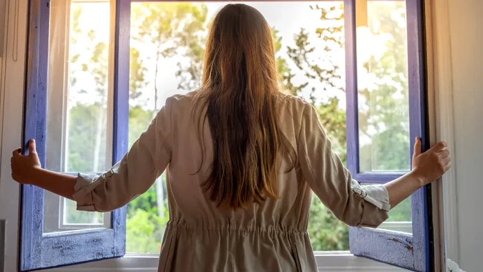 Cum trebuie să aerisești casa primăvara ca să reduci riscul de alergii sezoniere
