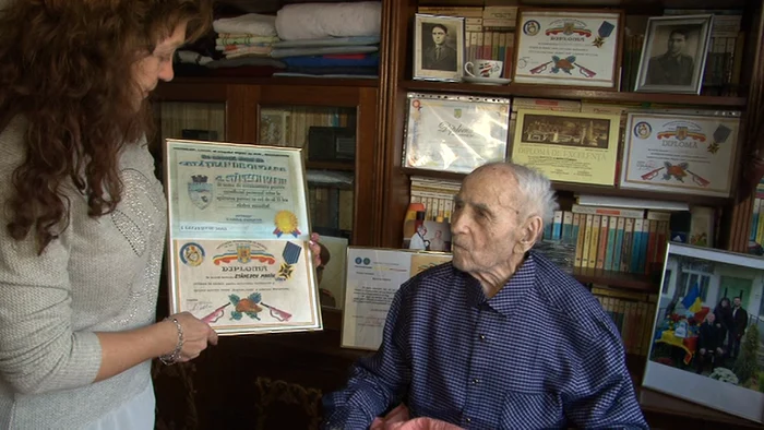 Veteranul de război Marin Stănescu a primit distincții militare și civile FOTO Ioan Buciumar