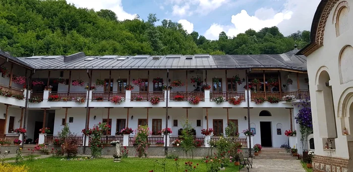 Mânăstirea Arnota - Vâlcea - ctitorită de Matei Basarab Foto Adevărul - Liviu Tăutu