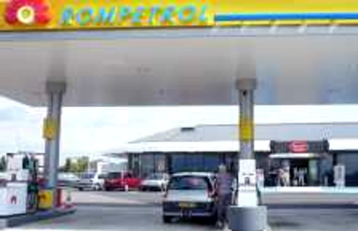 Rompetrol a majorat preţurile carburanţilor. FOTO Mediafax