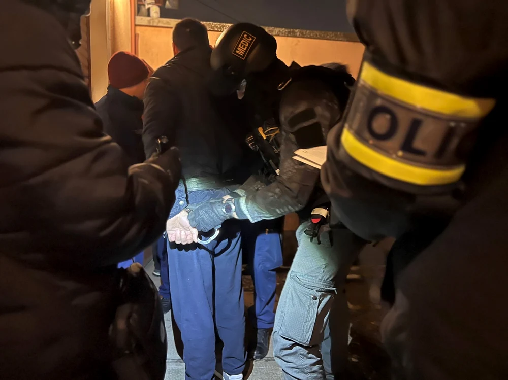 Peste 150 de poliţişti au participat la operaţiune. Foto: Police.hu