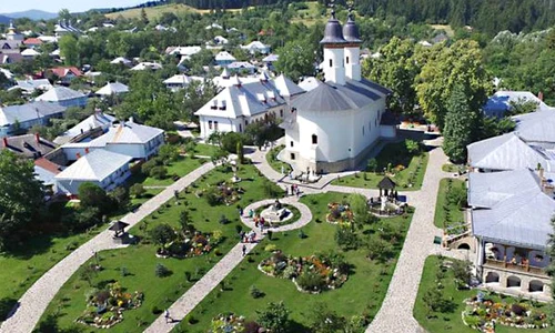 Arheologii au descoperit vechiul cimitir al Mănăstirii Văratec din Neamț  În morminte au fost găsite inscripţii, monede şi un document jpeg