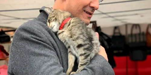 Dan Barna cu pisica foto facebook