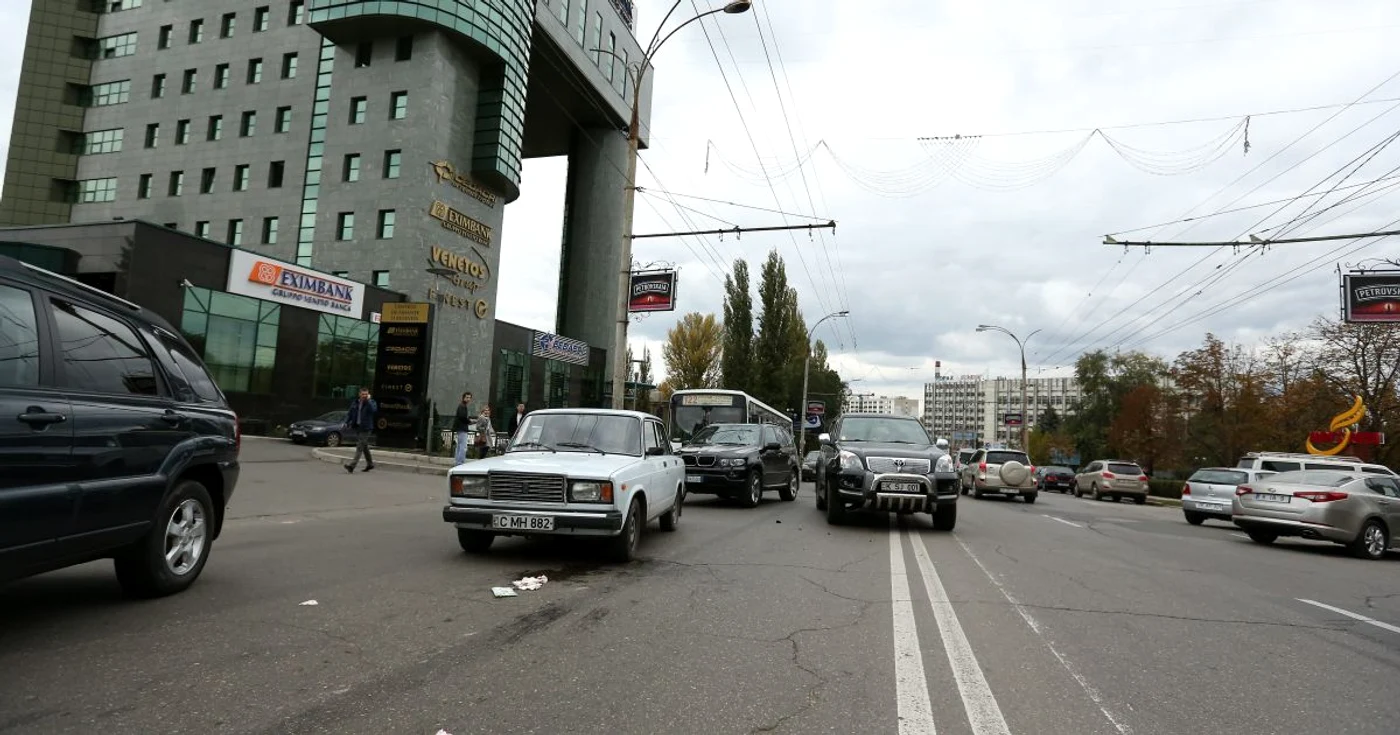 În primele nouă luni ale anului pe stăzile Capitalei s-au produs peste 900 de accidente