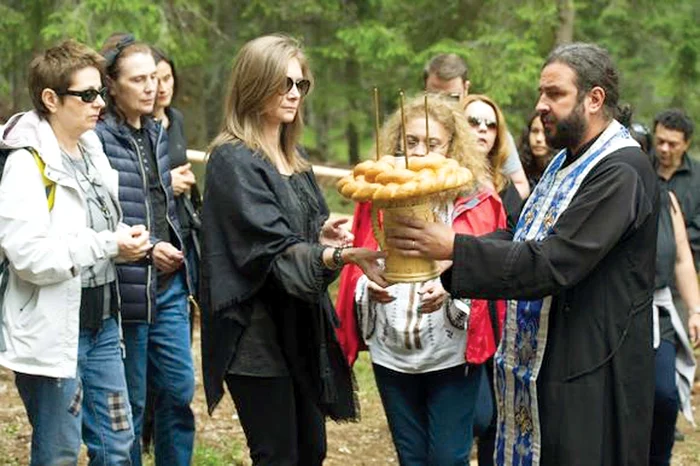 La parastas. Romanița a organizat pomenirea de 6 luni tot în locul în care a avut loc accidentul