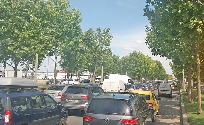 Ieşirile spre A2 au fost foarte aglomerate şi vineri, şi sâmbătă
