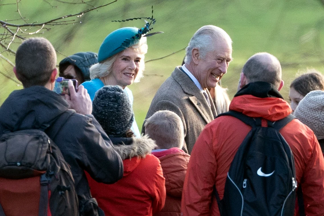 Regele Charles și Camilla la biserică, în ajunul Anului Nou
