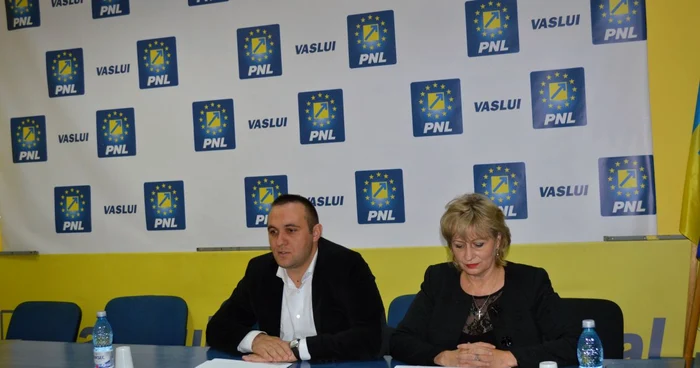 Mihai Ponea şi Simona Polak, copreşedinţii Organizaţiei municipale a PNL Vaslui