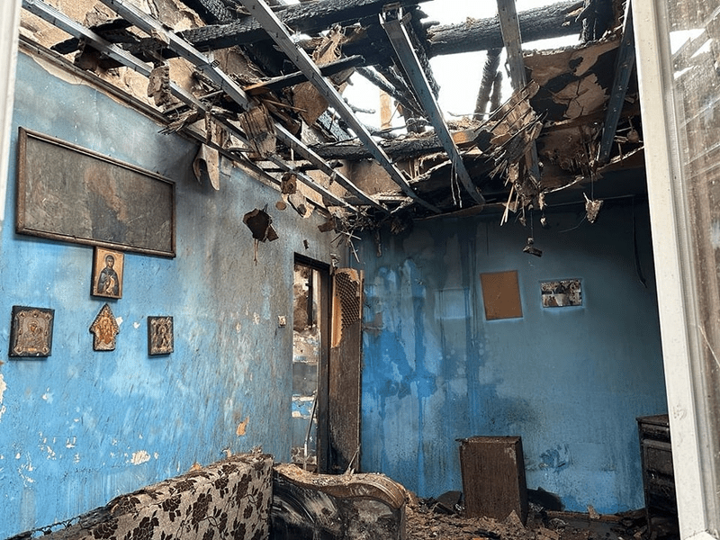 Șase familii rămase fără acoperiș deasupra capului, în plină iarnă, după un incendiu devastator