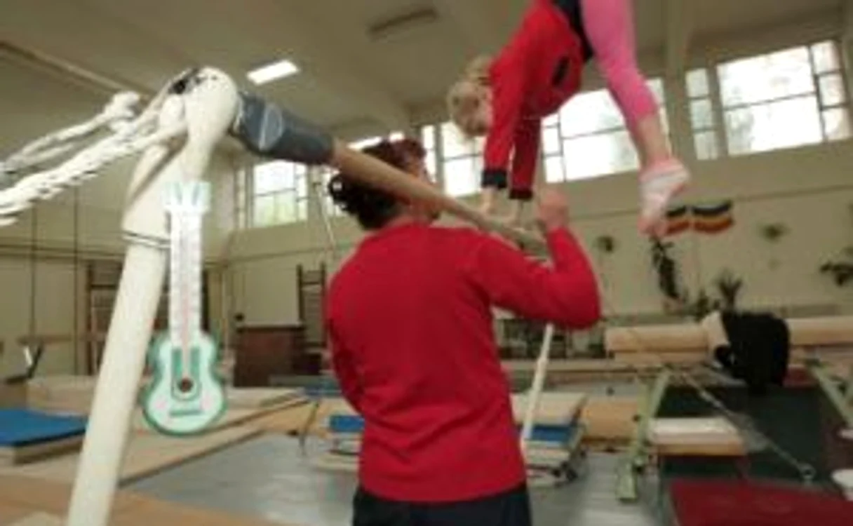 Galati: Ana Porgras - Performanţă pe aparate de gimnastică din „Epoca de Aur”