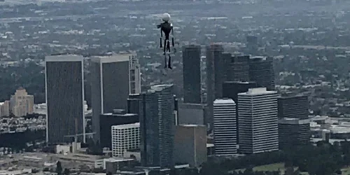 Poliţia din Los Angeles a filmat un balon de Haloween în apropierea aeroportului din Los Angele FOTO LAPD via BBC