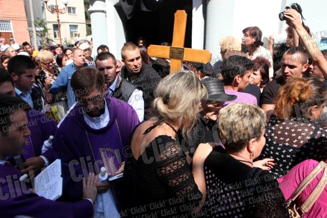 Inmormantarea Vioricai Bulai (Foto: Roberto Sălceanu )