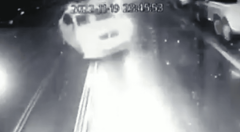Accidentul în care un taximetrist a murit, filmat de camera de la bordul autobuzului VIDEO